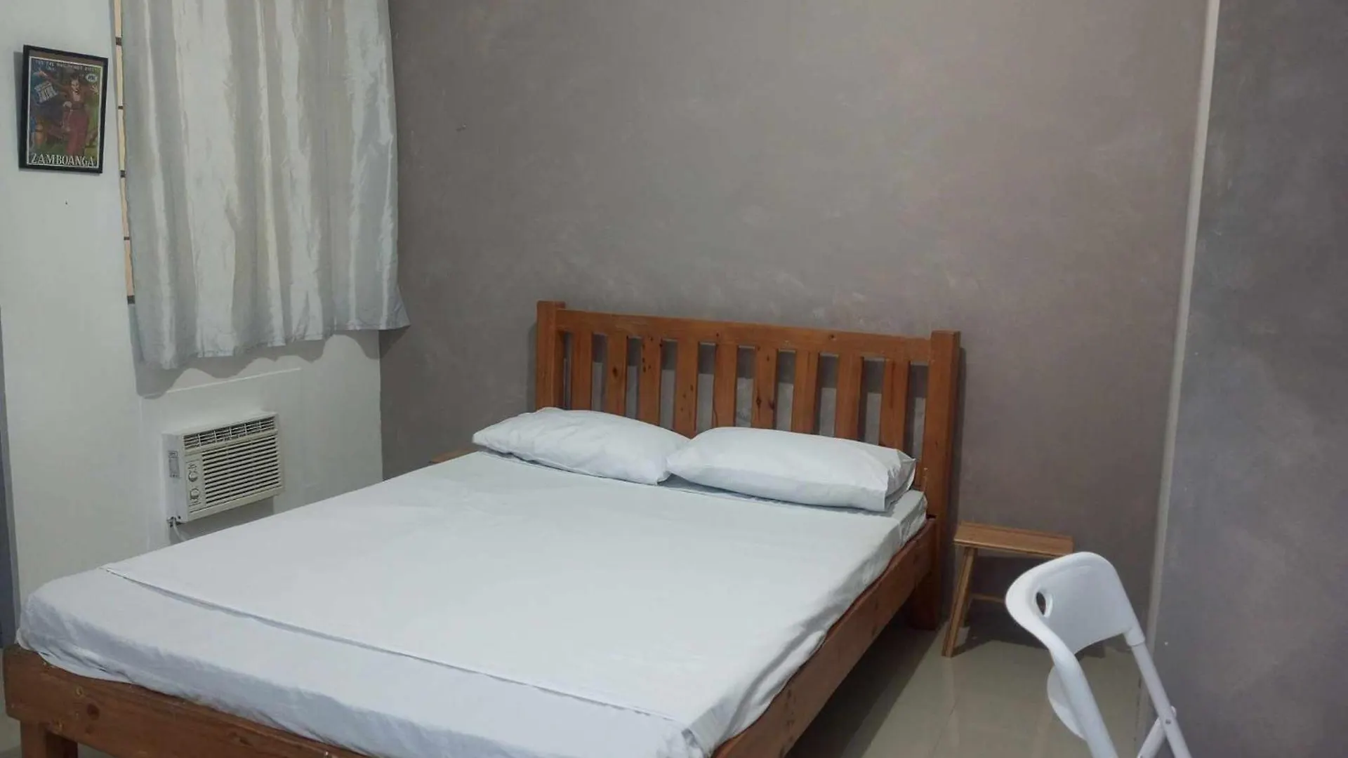 Frank Lloyd Apartelle Manila Filipiny